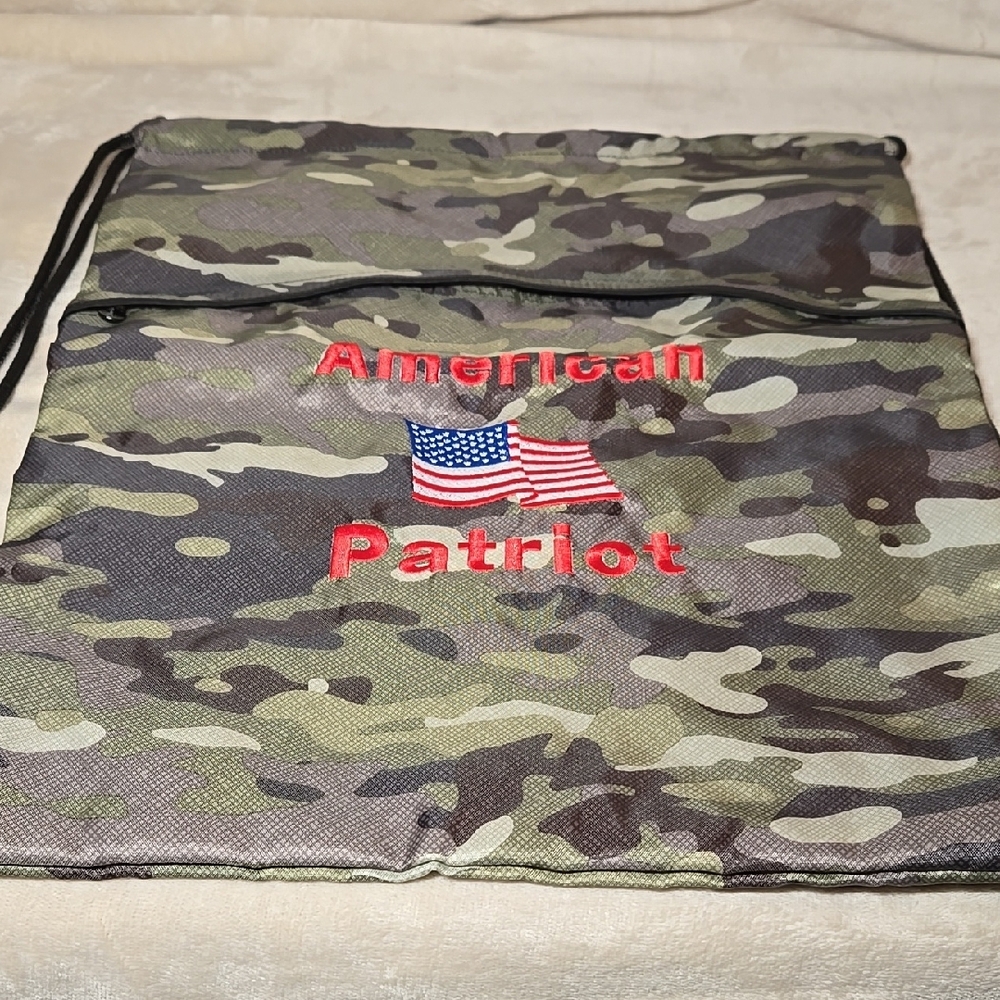 NWT Thirty-one Camouflage Drawstring Bag